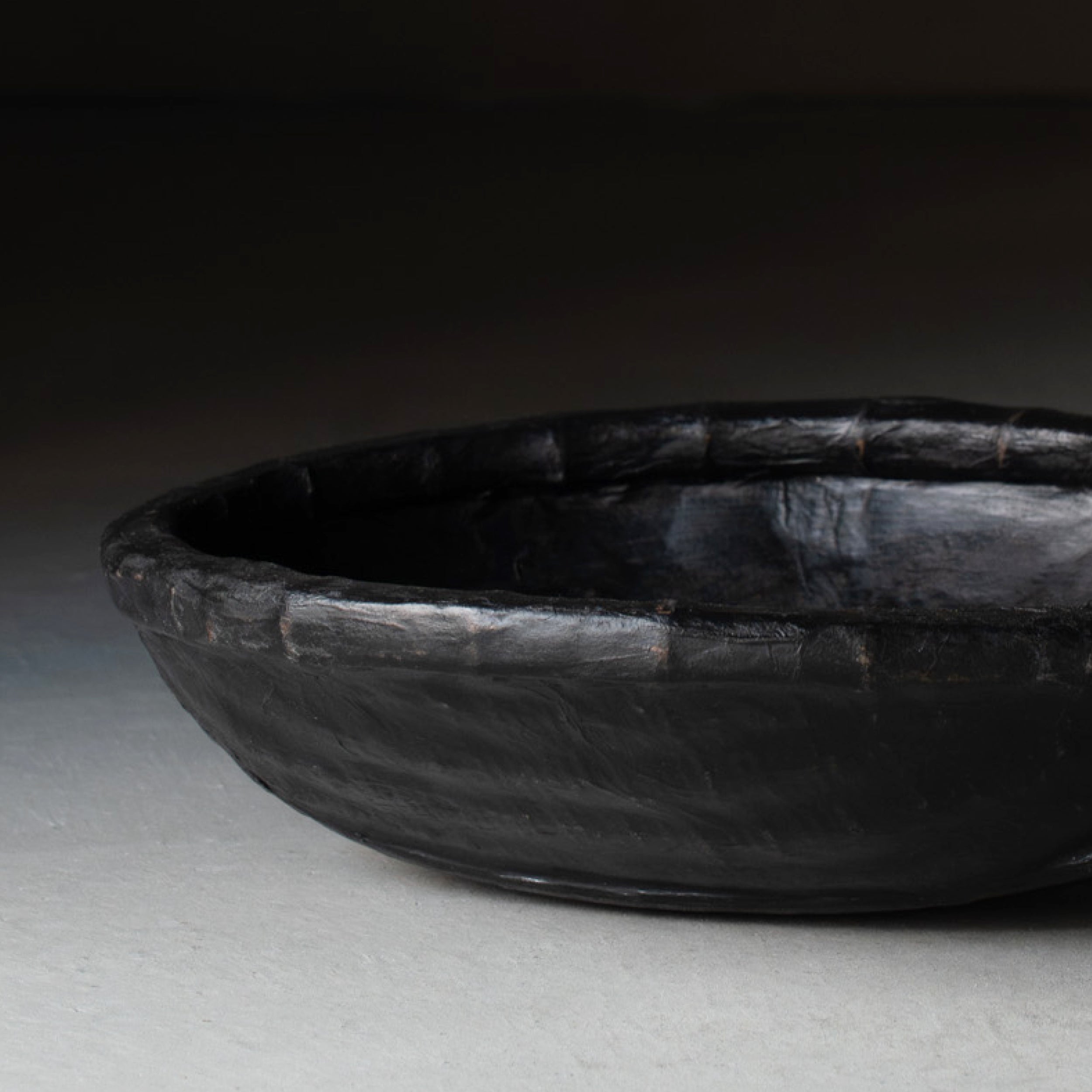 Antique round basket black