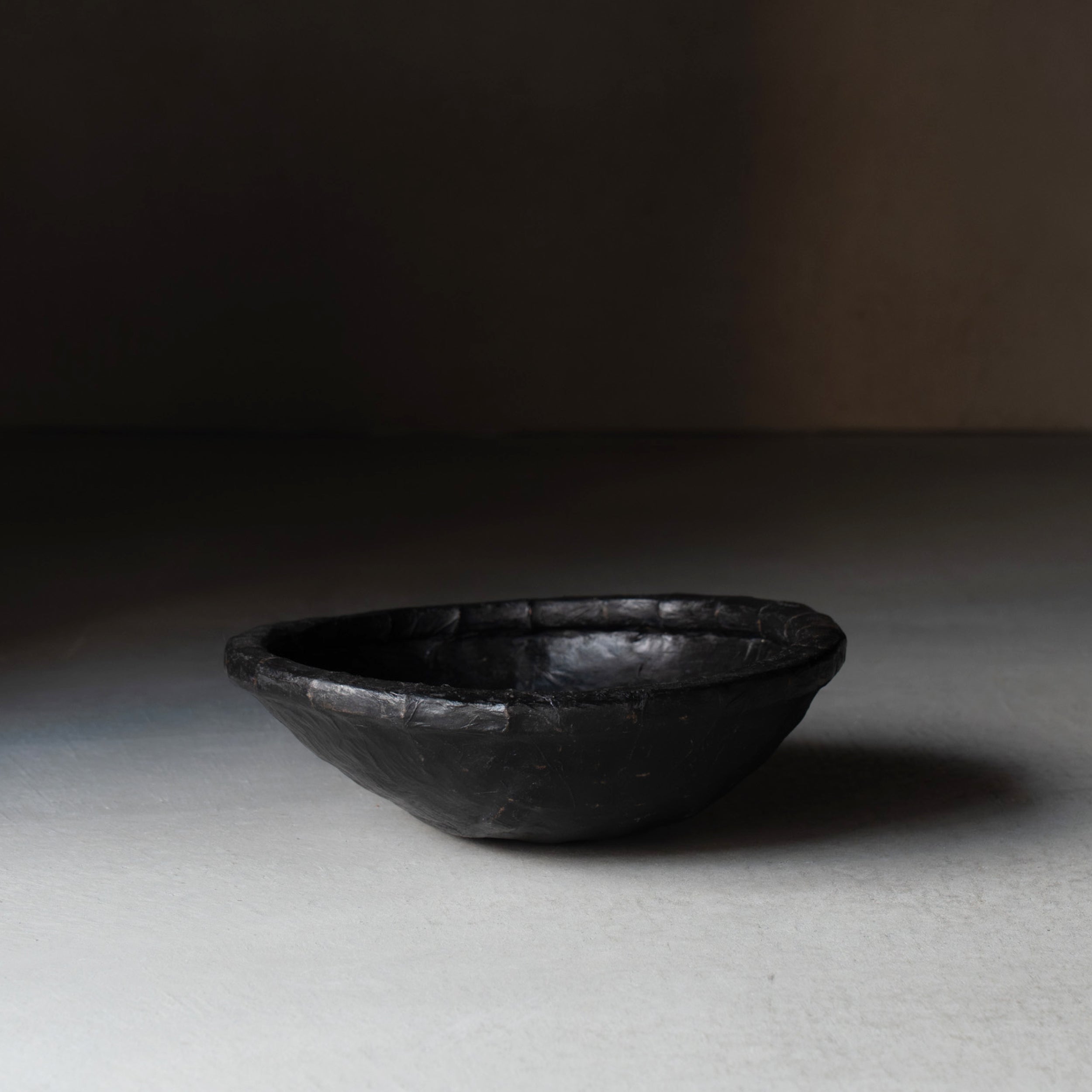 Antique round basket black