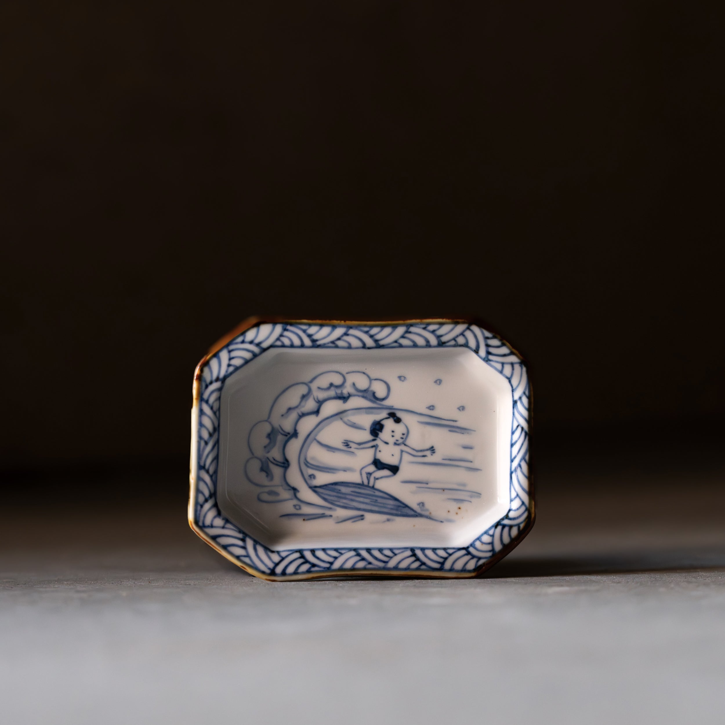 Surfing Square Plate