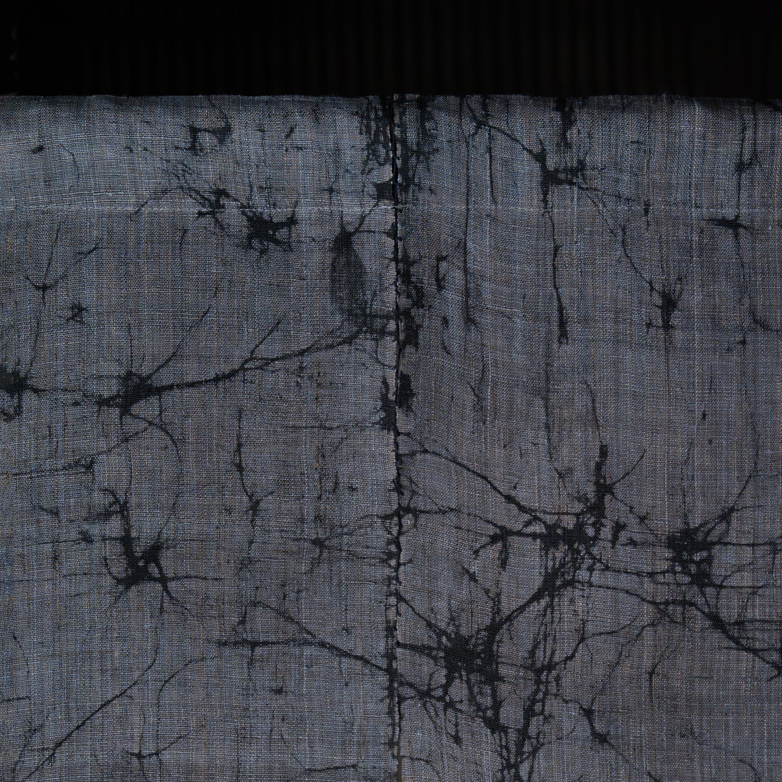 Rōketsu-zome Noren - Gray & Black