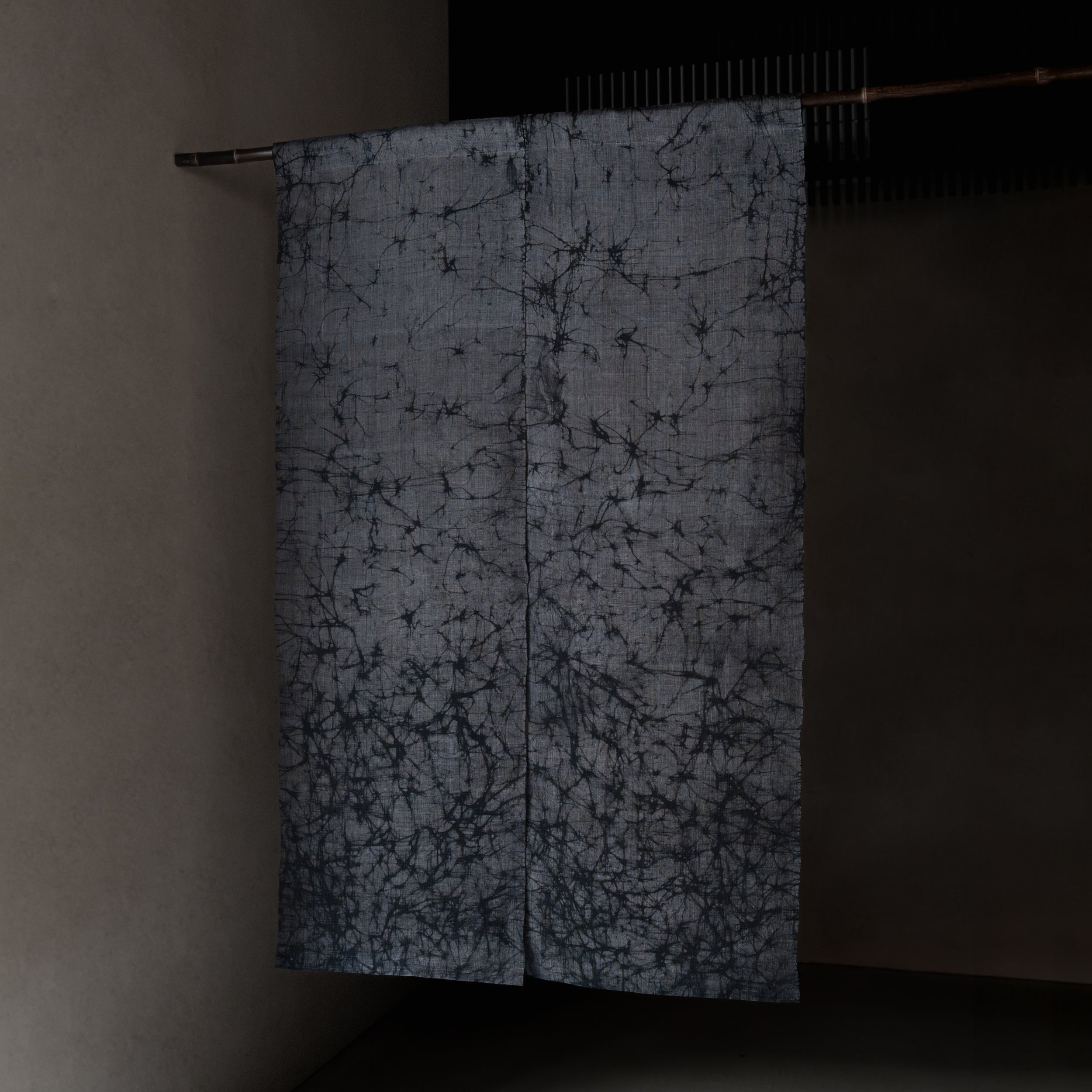 Rōketsu-zome Noren - Gray & Black