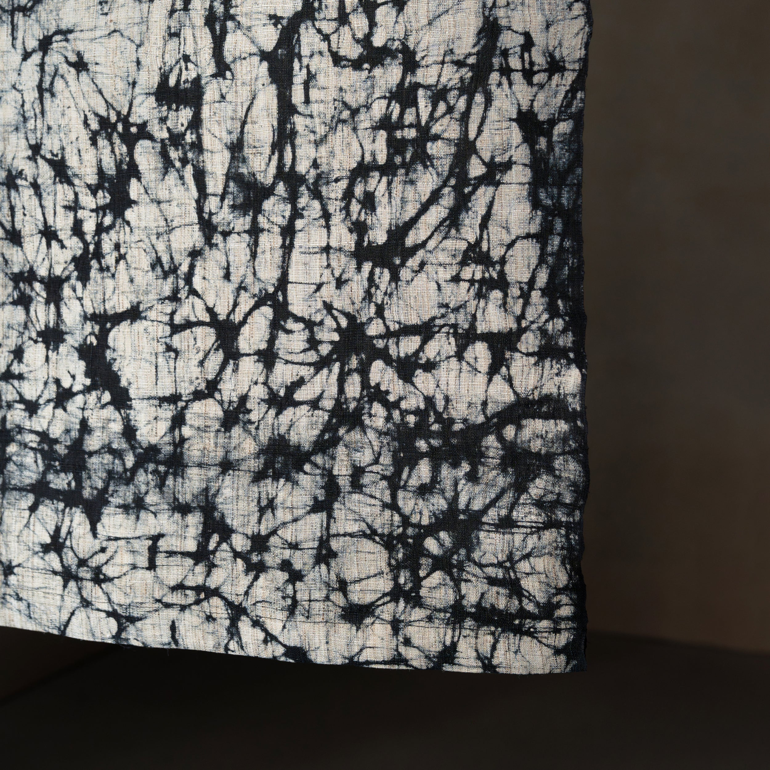 Rōketsu-zome Noren - Natural & Black