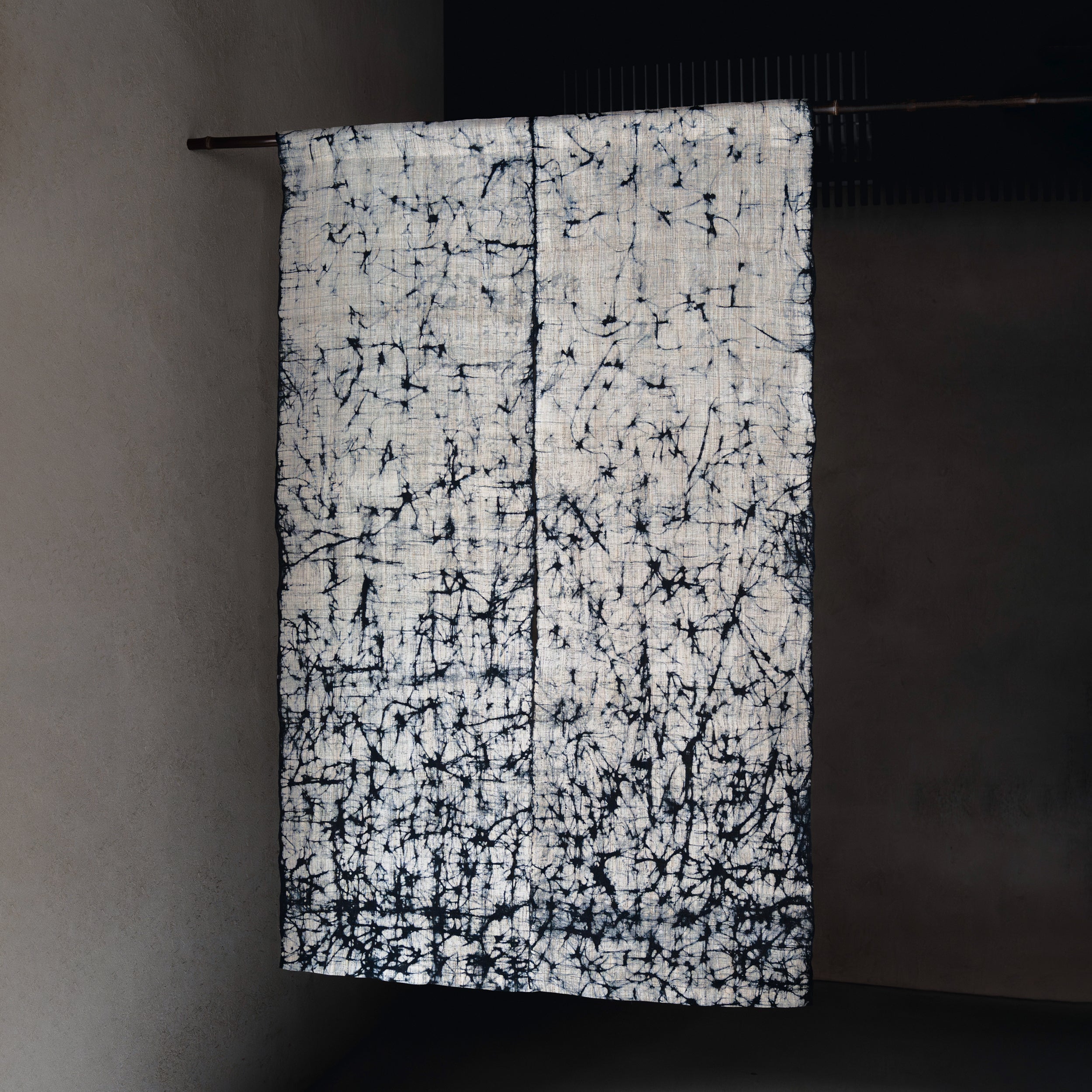 Rōketsu-zome Noren - Natural & Black