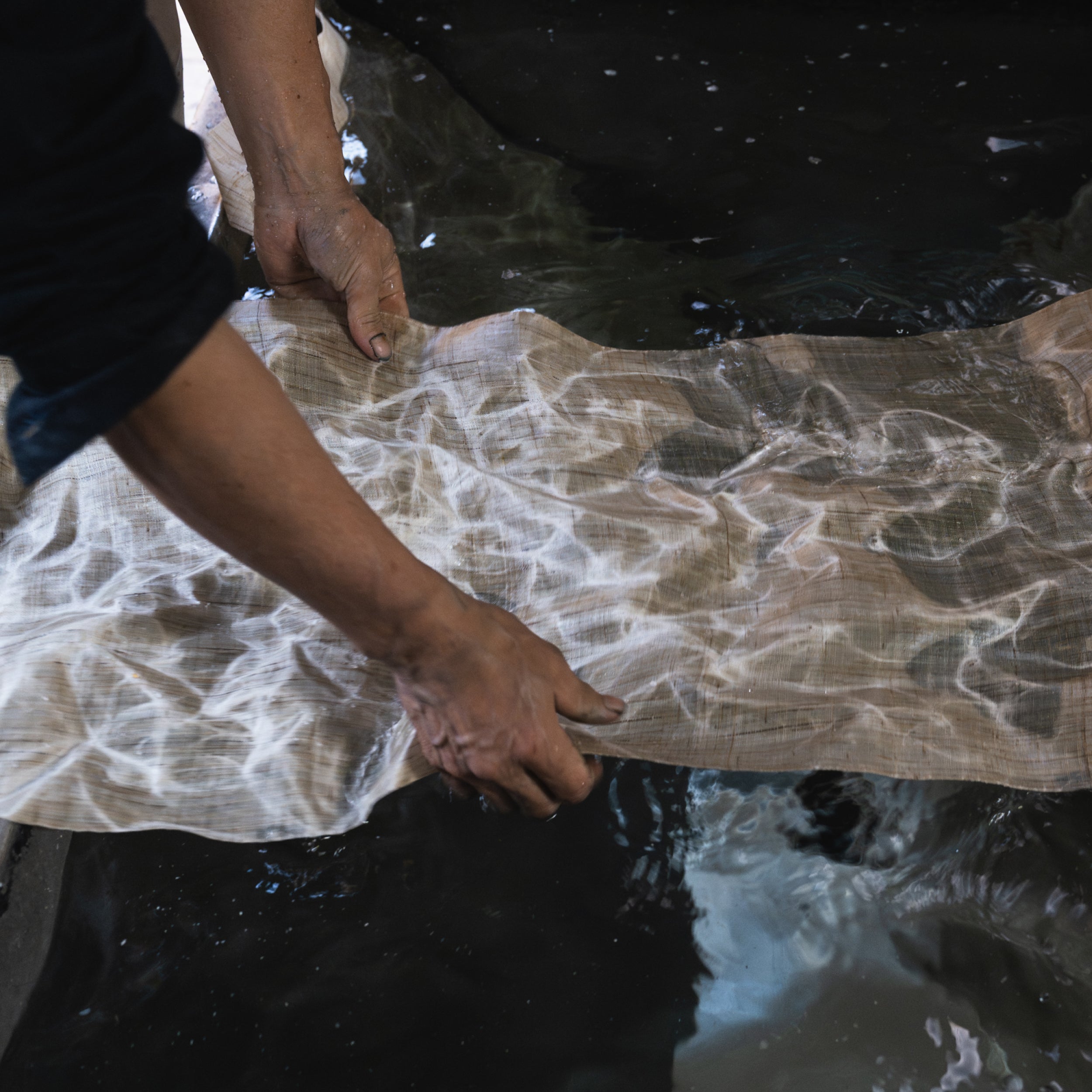 Rōketsu-zome Noren - Gray & Black