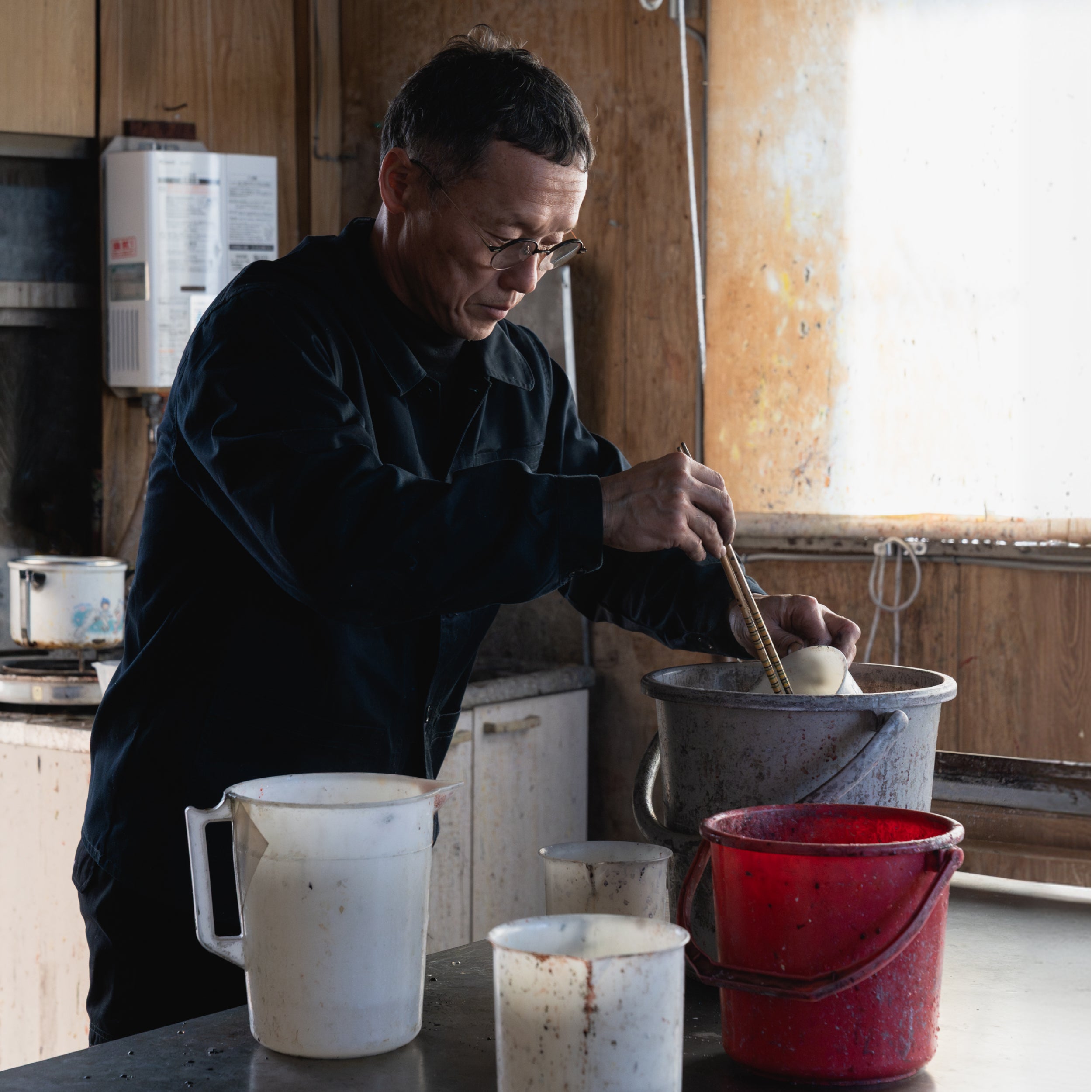 Rōketsu-zome Noren - Gray & Black