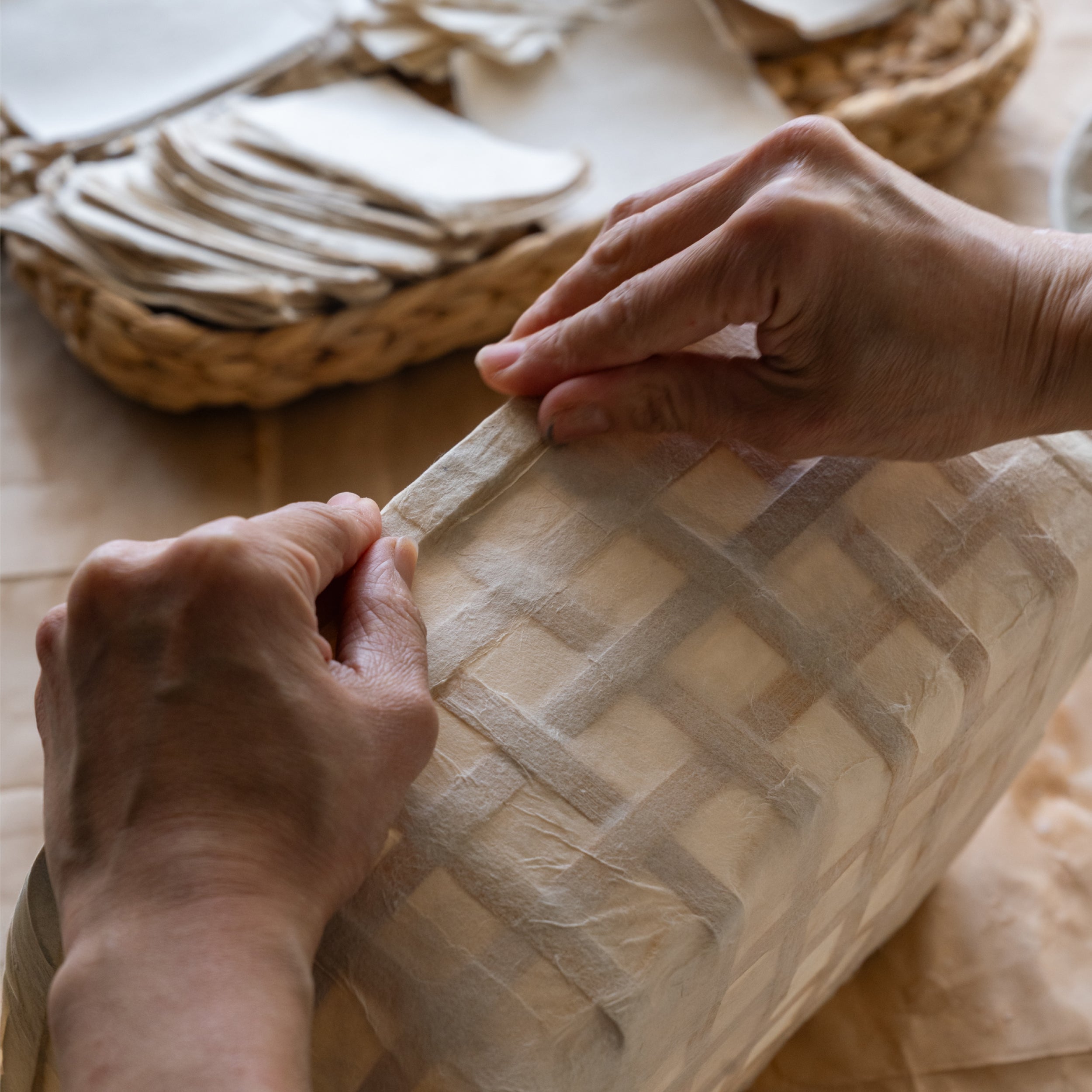 Antique round basket black with a lid
