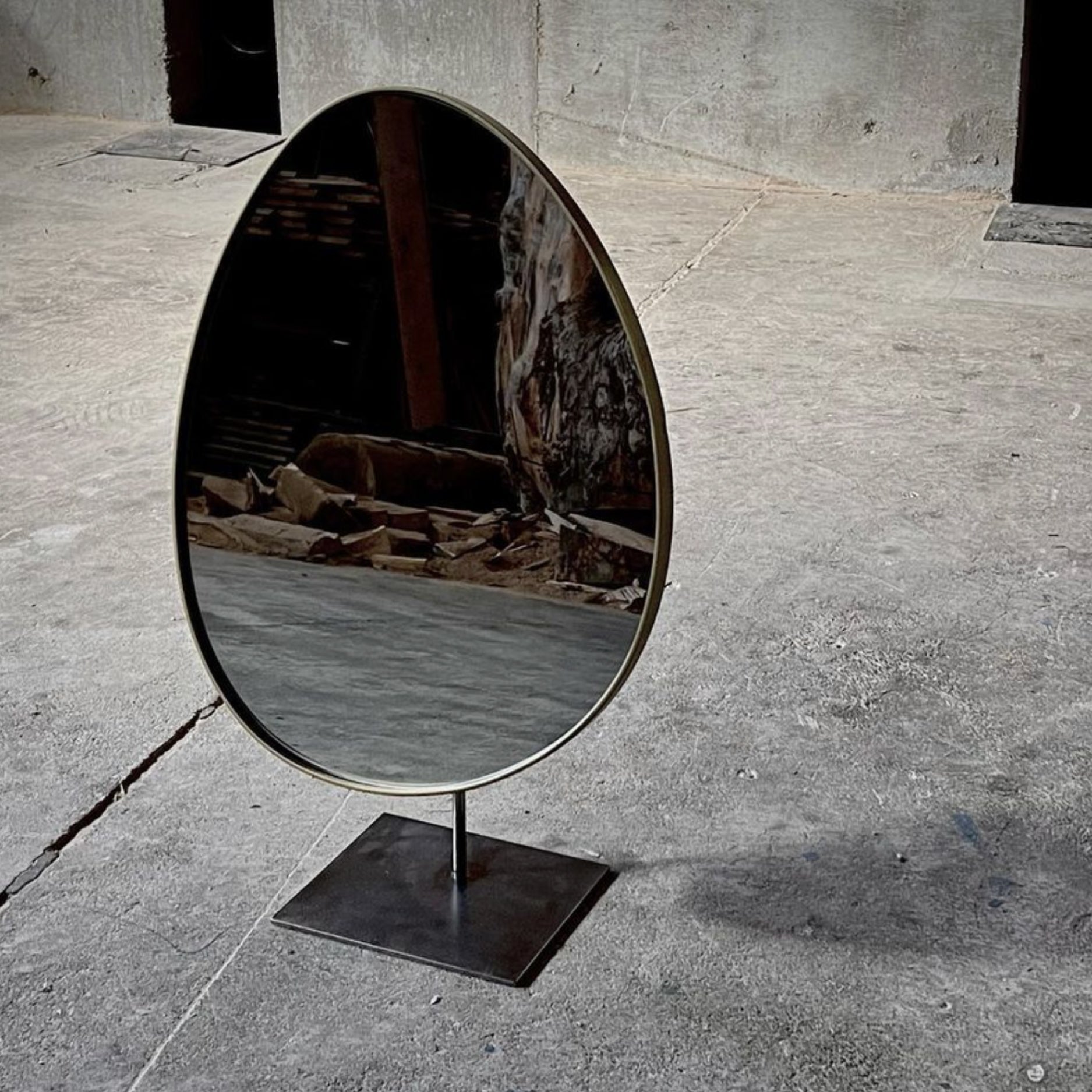 Miyagawa Mirror Stand