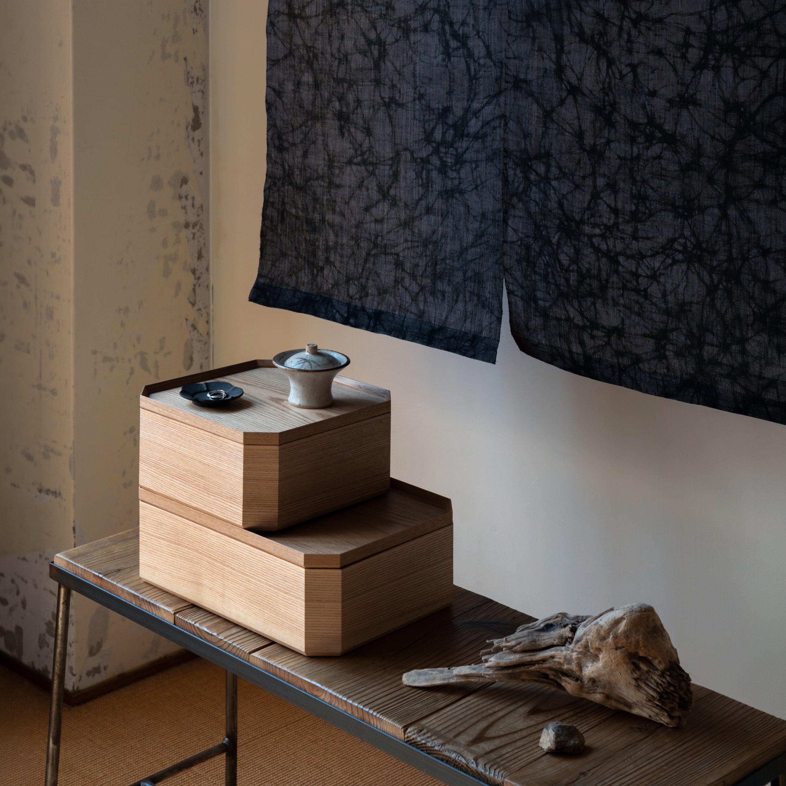 Rōketsu-zome Noren - Gray & Black