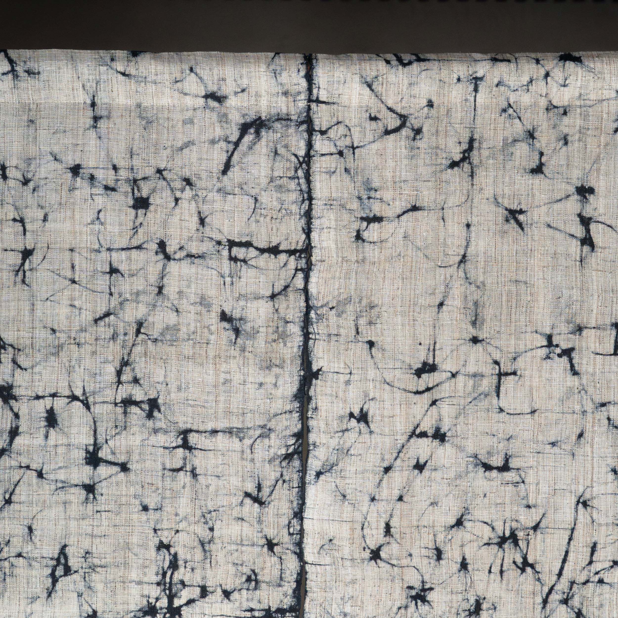 Rōketsu-zome Noren - Natural & Black